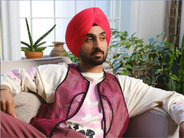 歌迷在演唱会上向Diljit Dosan