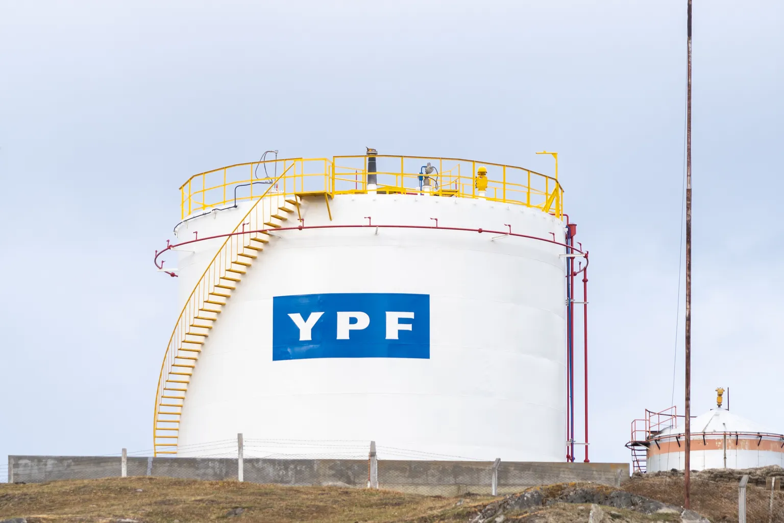 YPF:在52周的峰值范围内评估价值(纽